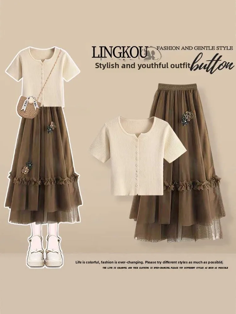 Summer Vintage Women's Short Sleeve T-Shirt And Skirt Two-Piece Set plus Size Fashionable Shoulder Line Body Slimming
Summer Vintage Women's Short Sleeve T-Shirt And Skirt Two-Piece Set plus Size Fashionable Shoulder Line Body Slimming
