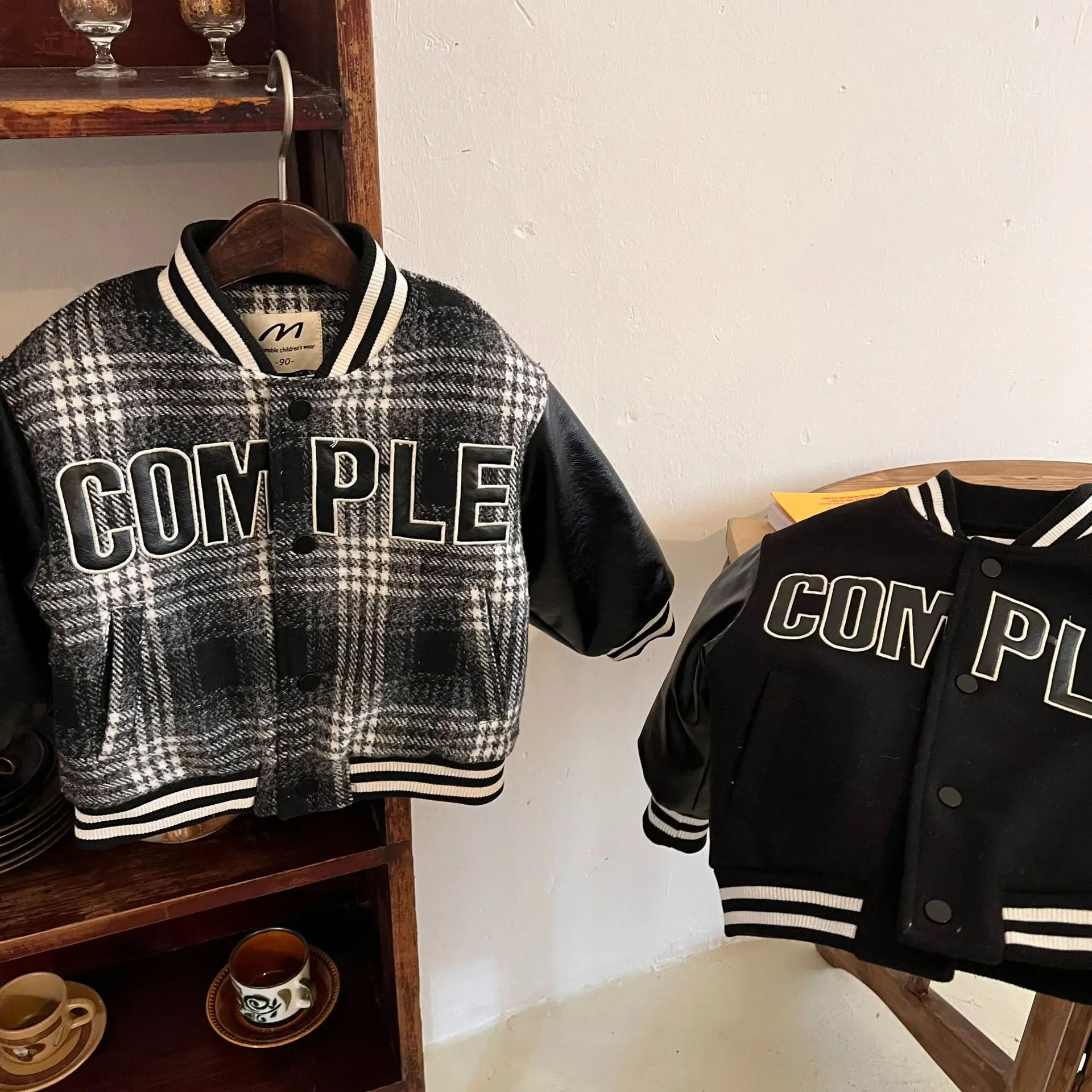 Children's coat 2022 slanted eyes short winter new private label stitching baby jacket embroidered baseball uniform
Children's coat 2022 slanted eyes short winter new private label stitching baby jacket embroidered baseball uniform