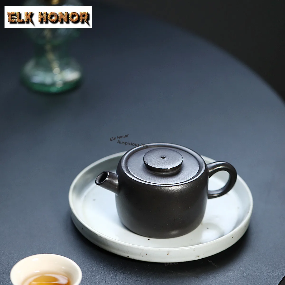 175ml Authentic Yixing Purple Clay Teapots Handmade Barrel Muzzle Pot Raw Ore Black Mud Tea Making Kettle Chinese Zisha Tea Set
175ml Authentic Yixing Purple Clay Teapots Handmade Barrel Muzzle Pot Raw Ore Black Mud Tea Making Kettle Chinese Zisha Tea Set
