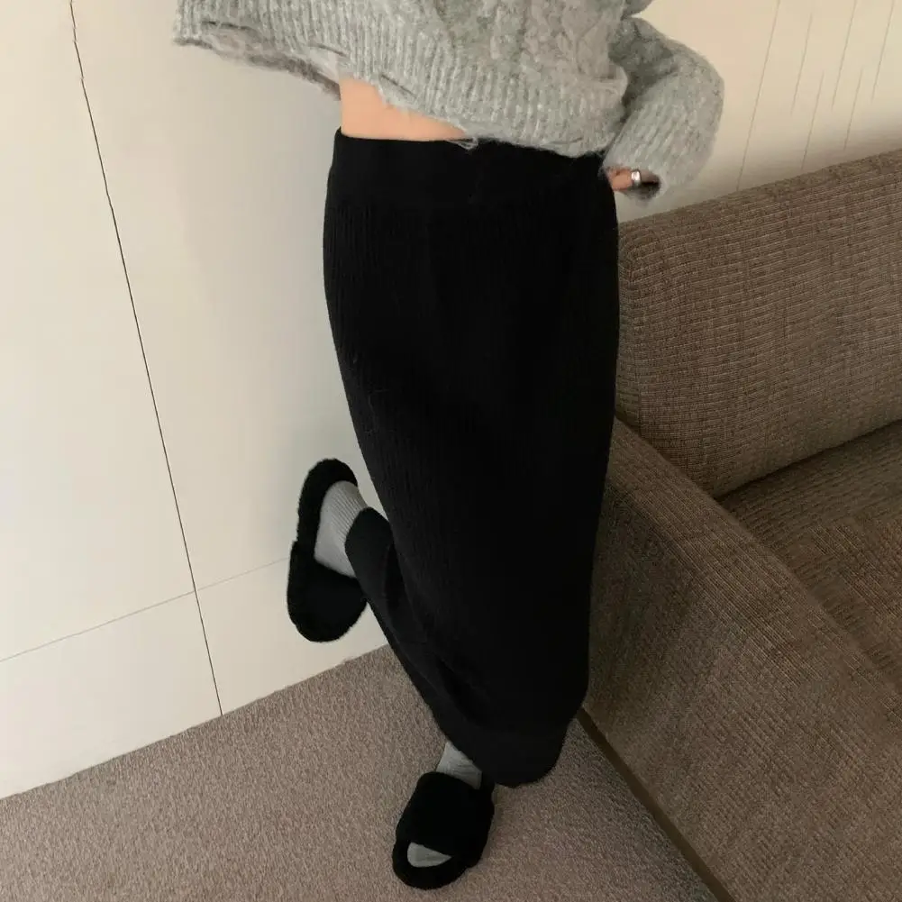Casual Solid Color Ribbed Knit Pencil Skirt Women Autumn Spring High Waist Elegant Slim Fit Long Skirt Streetwear
Casual Solid Color Ribbed Knit Pencil Skirt Women Autumn Spring High Waist Elegant Slim Fit Long Skirt Streetwear 