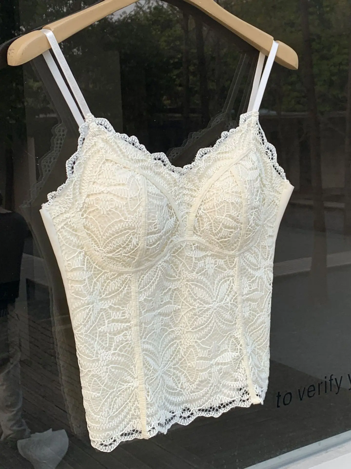 Сексуальный кружевной топ-бюстье с фиксированными чашечками, женская верхняя одежда из нейлона, V-образный вырез, полиэстер, весна-лето
Сексуальный кружевной топ-бюстье с фиксированными чашечками, женская верхняя одежда из нейлона, V-образный вырез, полиэстер, весна-лето