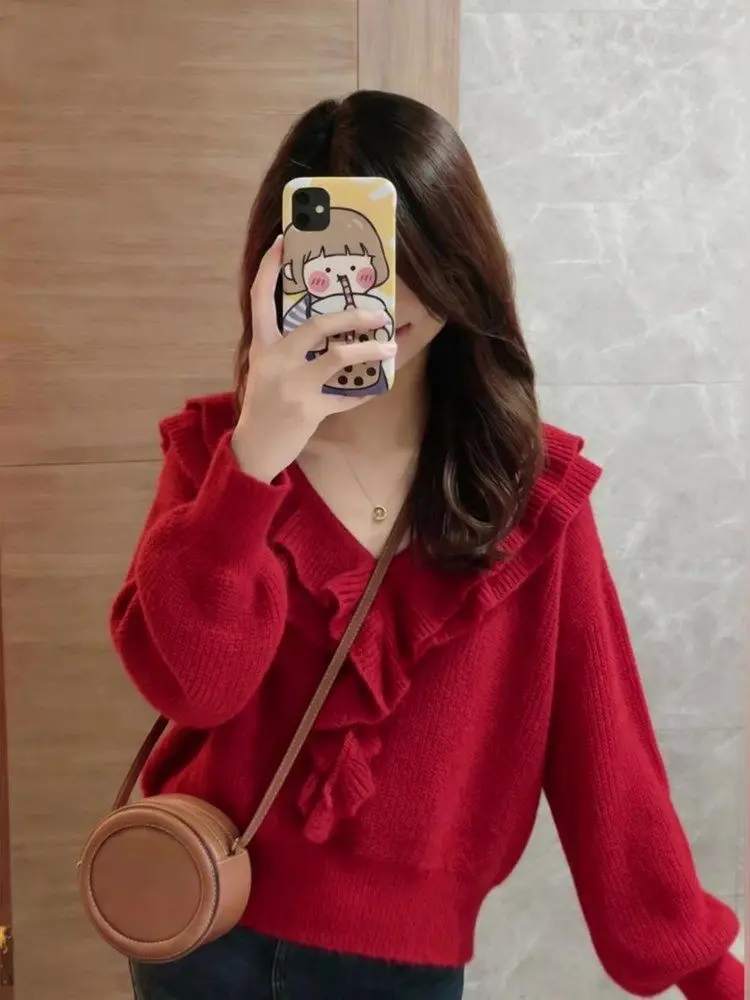 Корейский красный вязаный топ с V-образным вырезом и рукавами-колокол, женский, свободный, укороченный, теплый, модный, с узлом, для коррекции фигуры
Корейский красный вязаный топ с V-образным вырезом и рукавами-колокол, женский, свободный, укороченный, теплый, модный, с узлом, для коррекции фигуры