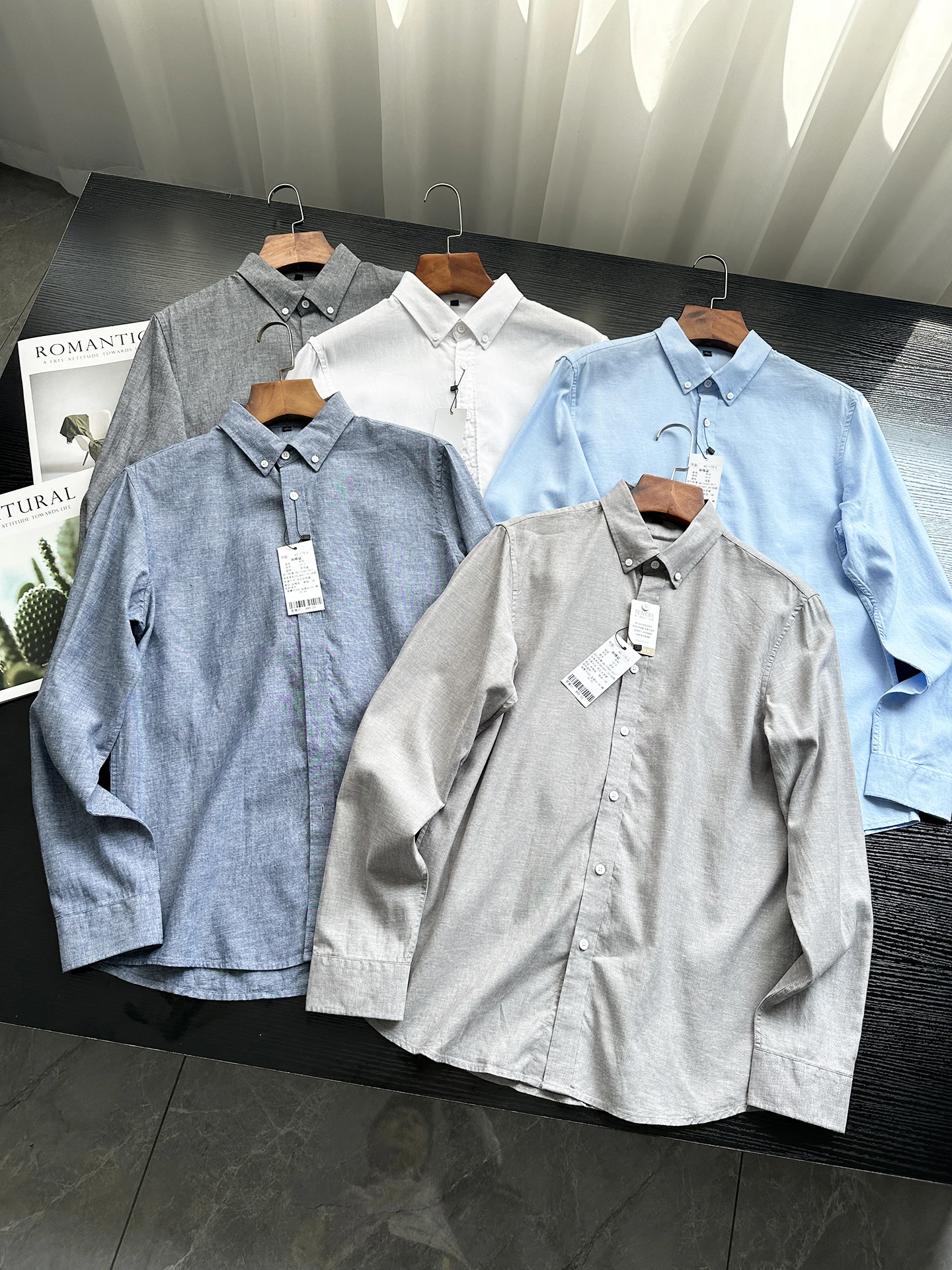 Men's Business Casual Long Sleeve Shirt Linen Lyocell Moisture Wicking Wear Resistant Anti-Ball Standard Fit Pure Color Butto...
Men's Business Casual Long Sleeve Shirt Linen Lyocell Moisture Wicking Wear Resistant Anti-Ball Standard Fit Pure Color Butto...