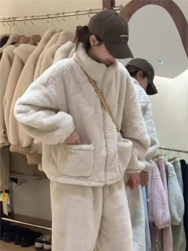 Thickened Coral Fleece Double-Sided Home Clothes Set Women's Winter Warm Stylish Lazy Style Sleepwear Two-Piece Suit
Thickened Coral Fleece Double-Sided Home Clothes Set Women's Winter Warm Stylish Lazy Style Sleepwear Two-Piece Suit