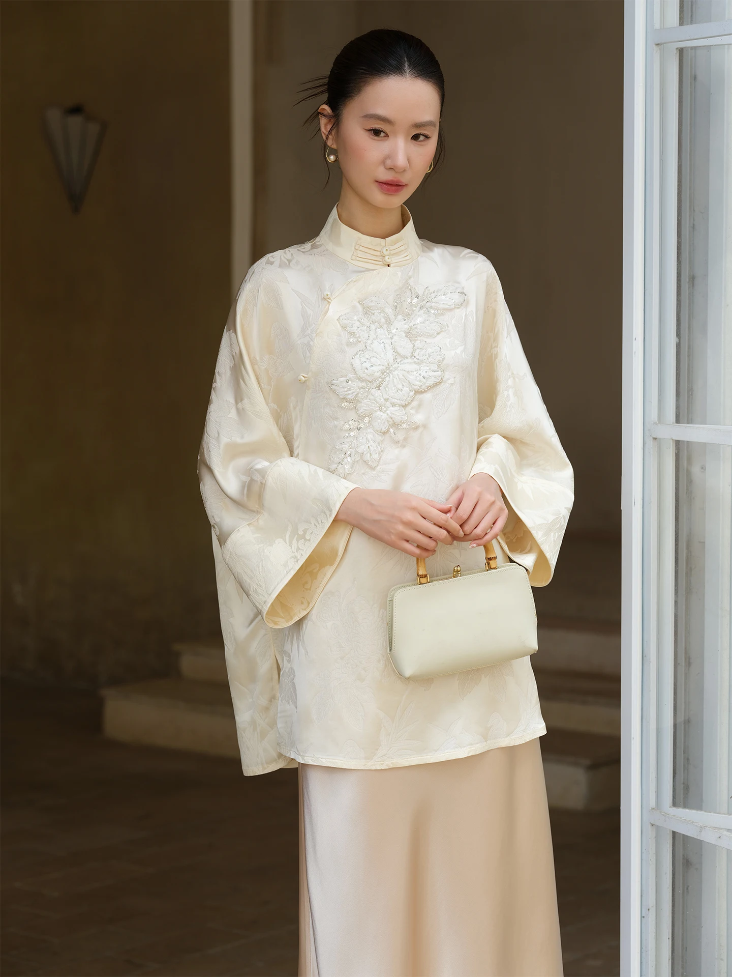 Revised Top Women's Spring New Chinese Style National Texture Embroidery Loose Fit Long Sleeve Stand Collar Mid-Length
Revised Top Women's Spring New Chinese Style National Texture Embroidery Loose Fit Long Sleeve Stand Collar Mid-Length