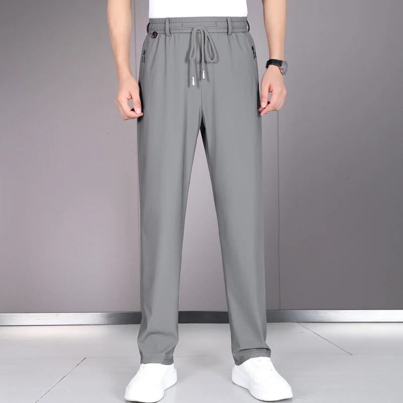 Летние мужские спортивные брюки из ледяного шелка, свободные, прямого кроя, тонкие, быстросохнущие, повседневные, для мужчин среднего возраста, удобные длинные брюки
Летние мужские спортивные брюки из ледяного шелка, свободные, прямого кроя, тонкие, быстросохнущие, повседневные, для мужчин среднего возраста, удобные длинные брюки