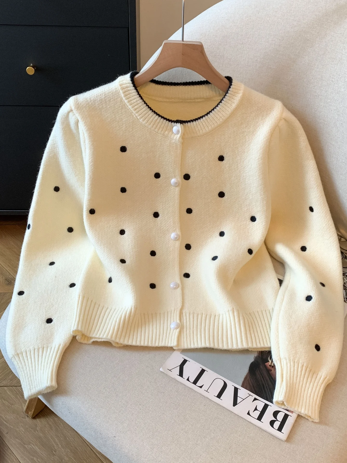 Polka Dot Knitted Sweater Long Sve Women's Outerwear Top Brand Button Soft Korean Sle Loose Fit Daily Wear Winter 2025
Polka Dot Knitted Sweater Long Sve Women's Outerwear Top Brand Button Soft Korean Sle Loose Fit Daily Wear Winter 2025