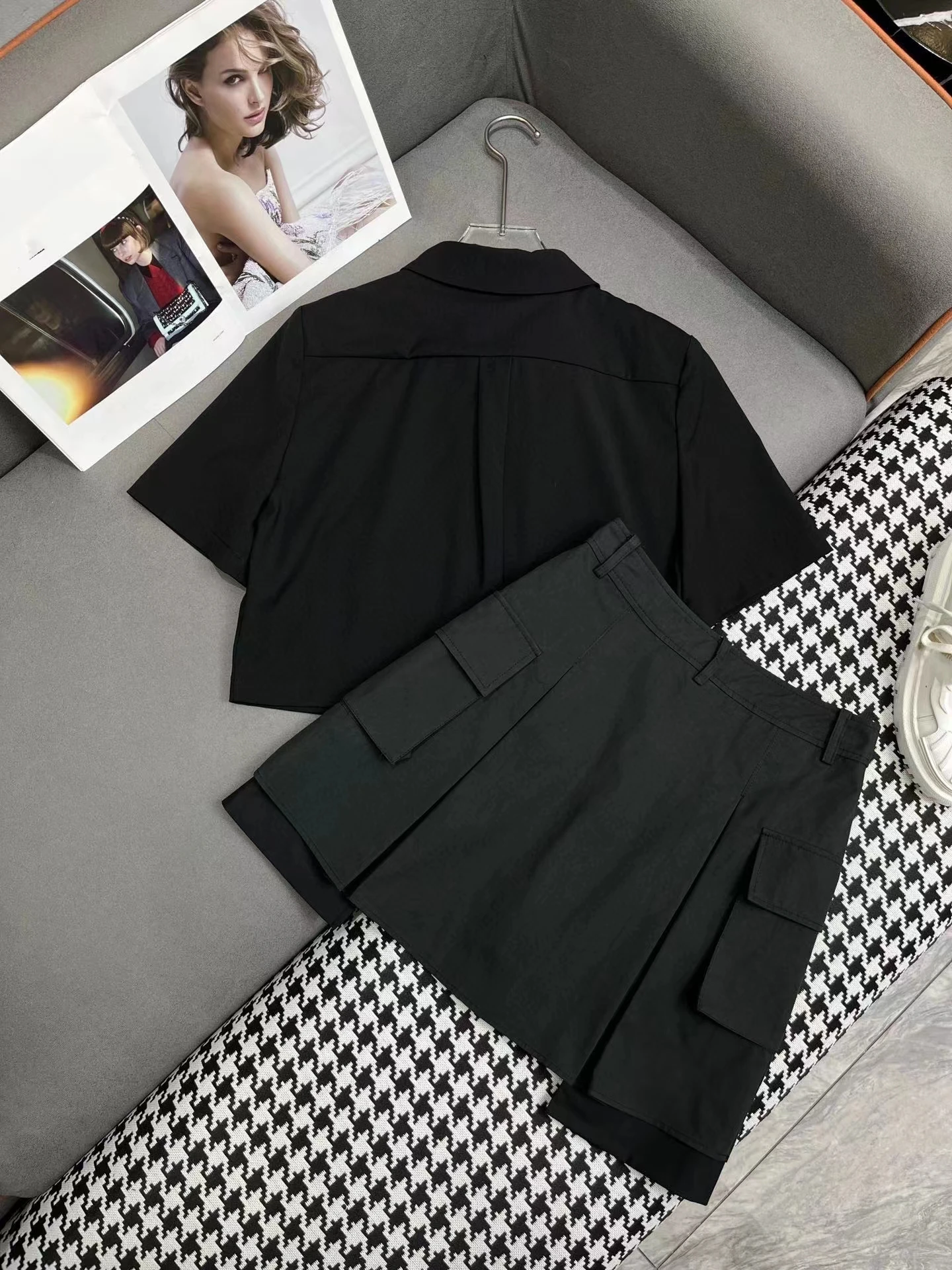 2024 Summer New Polo Neck Short Shirt+High Waist Workwear Style Half Skirt Fashion Set
2024 Summer New Polo Neck Short Shirt+High Waist Workwear Style Half Skirt Fashion Set