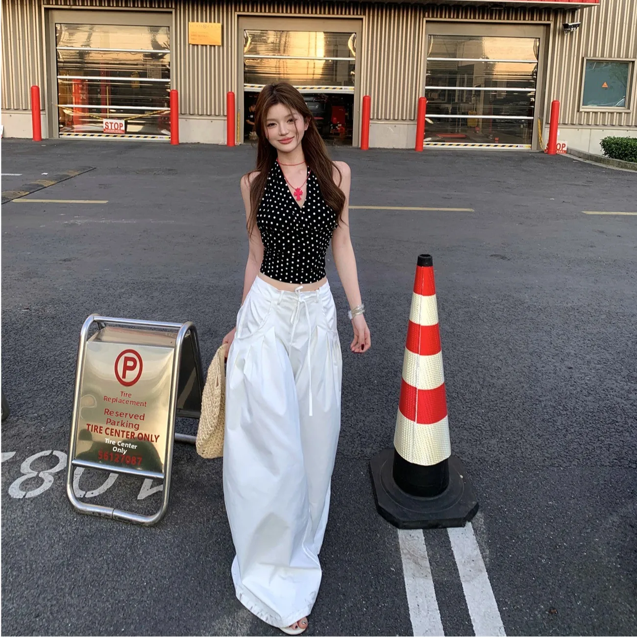 Summer Sexy Polka Dot Halter Backless Top Women's Loose Wide Leg Floor-Length Pants White Strapless Crop Top Set Hong Kong Style
Summer Sexy Polka Dot Halter Backless Top Women's Loose Wide Leg Floor-Length Pants White Strapless Crop Top Set Hong Kong Style