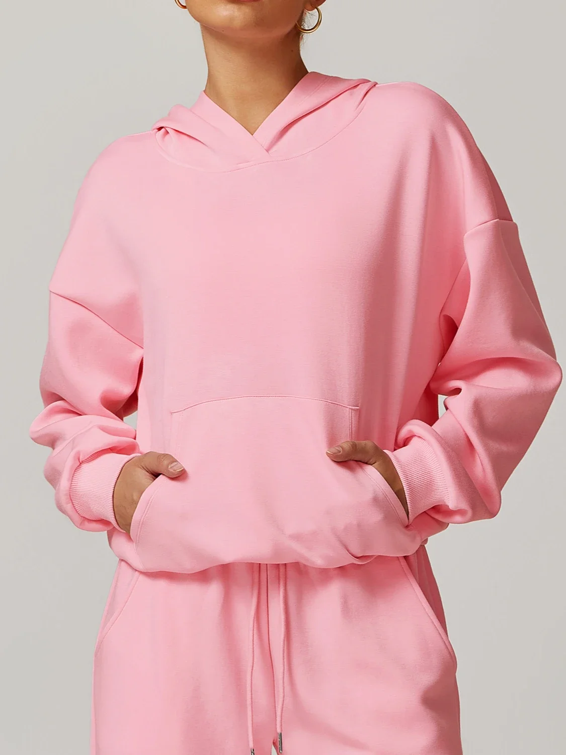 Women's hoodie autumn and winter high-end round neck loose hooded long sleeved running fitness fashion sports top 2024 new item
Women's hoodie autumn and winter high-end round neck loose hooded long sleeved running fitness fashion sports top 2024 new item
