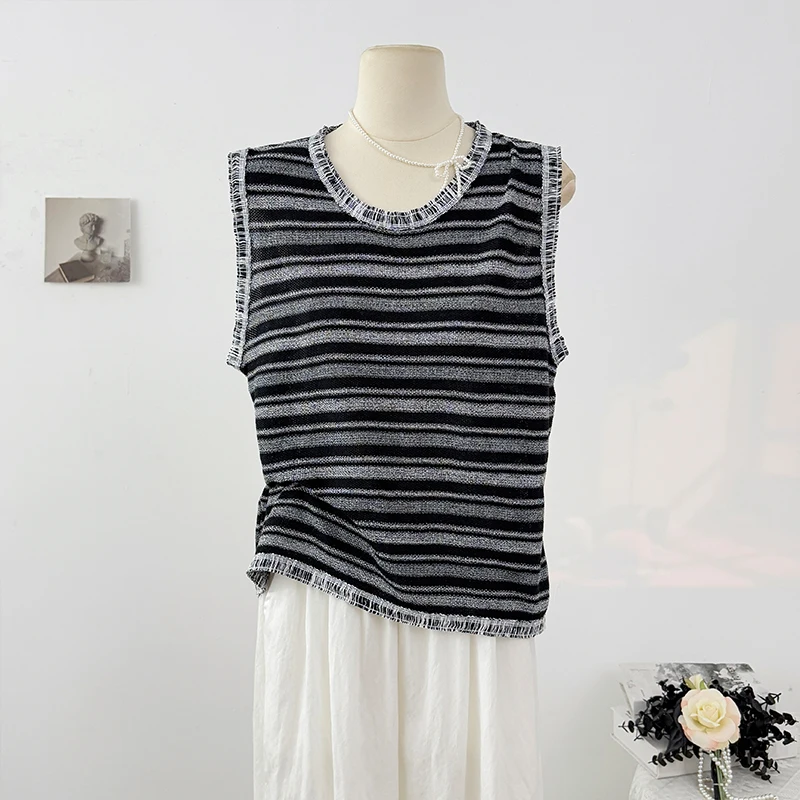 Contrast Color Striped Tassel Knitted Vest Women 2025 Summer Round Neck Sleeveless Pullover Vintage Versatile Sweater
Contrast Color Striped Tassel Knitted Vest Women 2025 Summer Round Neck Sleeveless Pullover Vintage Versatile Sweater