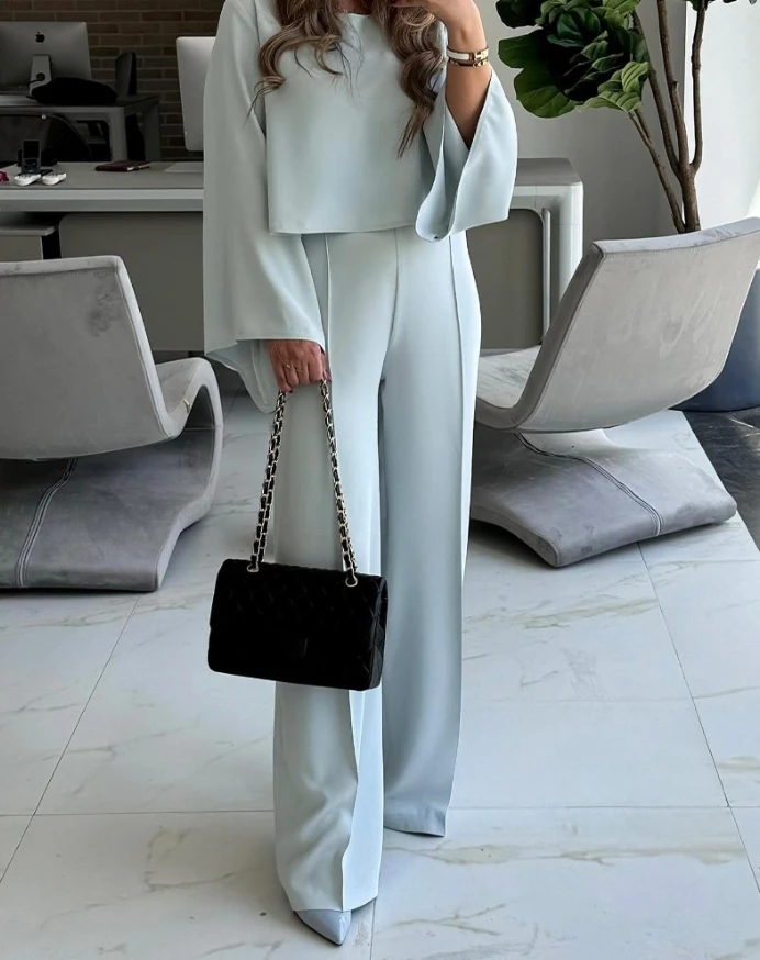 Women's Two-Piece Set Fashionable Retro Casual 2 Pieces Round Neck Bell Sleeve Top and Casual Loose Fit Pants Set
Women's Two-Piece Set Fashionable Retro Casual 2 Pieces Round Neck Bell Sleeve Top and Casual Loose Fit Pants Set