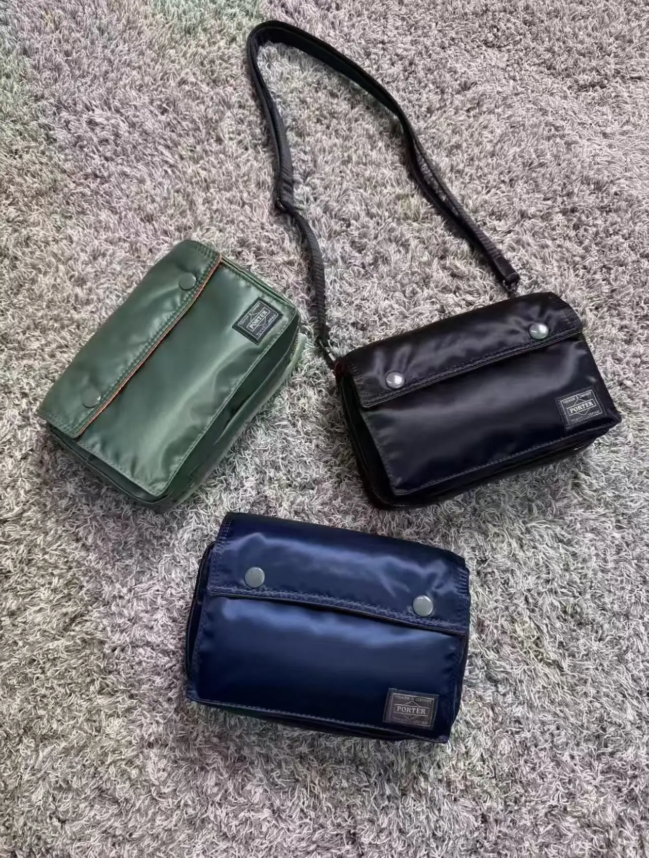 Новая мужская сумка через плечо: компактный размер, большая вместимость, универсальный дизайн, уникальный стиль.
Новая мужская сумка через плечо: компактный размер, большая вместимость, универсальный дизайн, уникальный стиль.