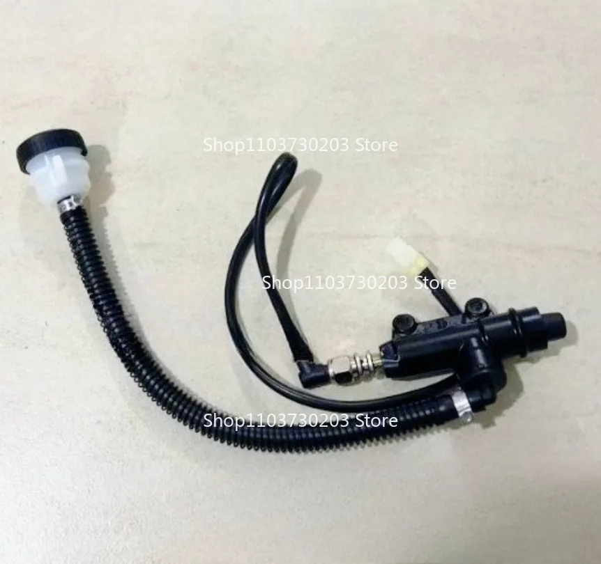 Для Benelli Leoncino 500 BJ500 главный цилиндр мотоцикла, насос заднего тормозного суппорта 
Для Benelli Leoncino 500 BJ500 главный цилиндр мотоцикла, насос заднего тормозного суппорта