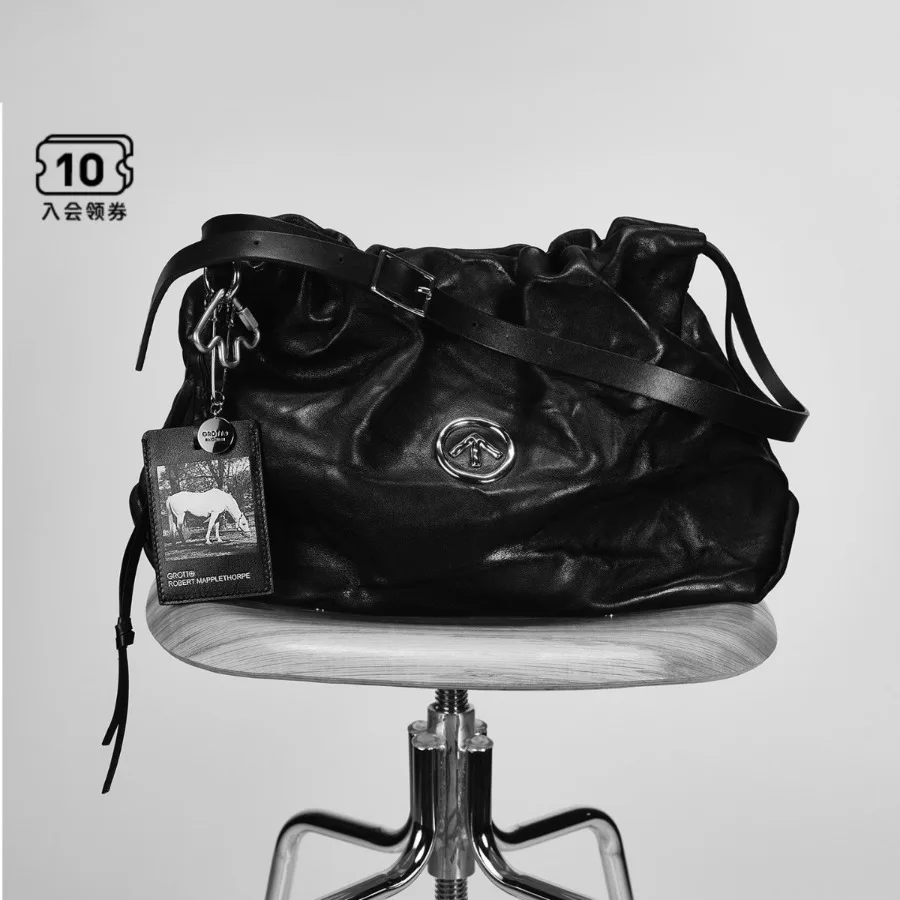 【New Arrival】Light Gray Ruched Tote Bag, Soft Faux Leather Shoulder Bag with Drawstring Detail & Logo for Women
【New Arrival】Light Gray Ruched Tote Bag, Soft Faux Leather Shoulder Bag with Drawstring Detail & Logo for Women