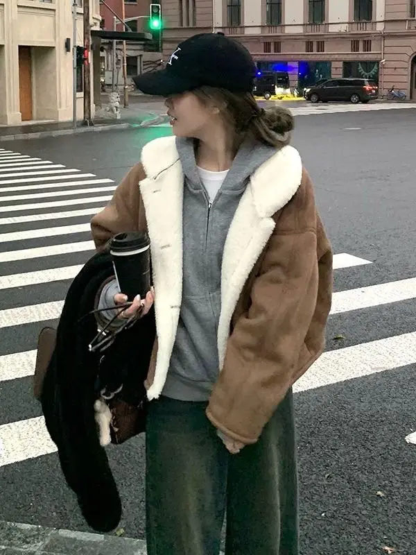 Пальто Zhaolu "Xuyan Xumei" из искусственного меха, корейский стиль, утепленное, экологичное, женское, теплое, пушистое, с длинными рукавами
Пальто Zhaolu "Xuyan Xumei" из искусственного меха, корейский стиль, утепленное, экологичное, женское, теплое, пушистое, с длинными рукавами