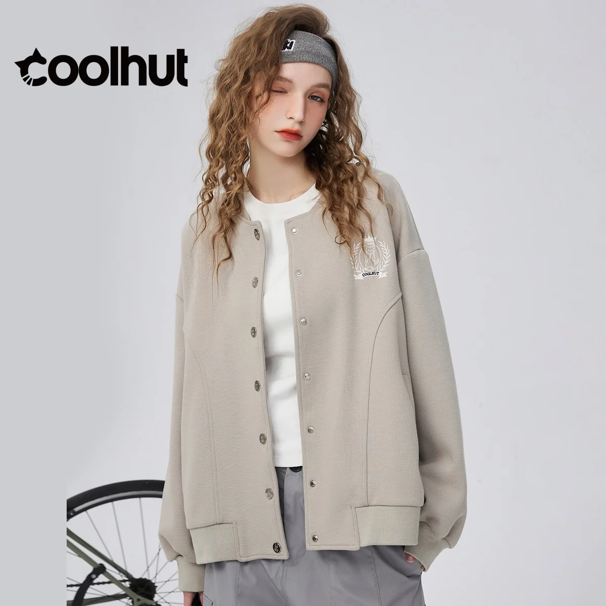COOLHUT Design Women's 2025 Vintage Baseball Jacket Cardigan Embroidered Wool Blend Open Front Coat Preppy Casual Fall Outerwear
COOLHUT Design Women's 2025 Vintage Baseball Jacket Cardigan Embroidered Wool Blend Open Front Coat Preppy Casual Fall Outerwear
