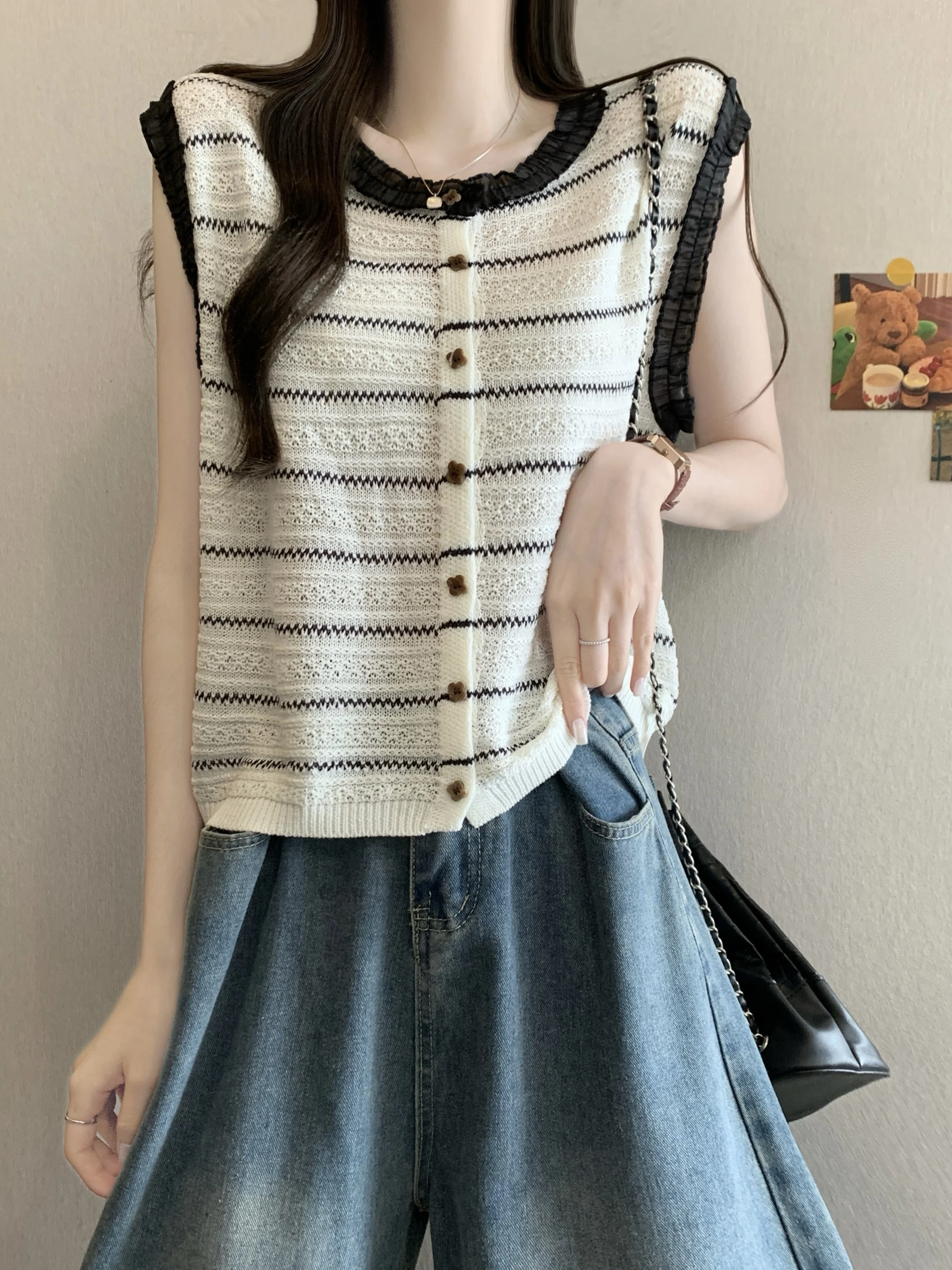 Korean Style Thin Knitted Top Women Summer 2026 New Design Color Block Stripe Sleeveless round Neck Pullover Polyester Fiber
Korean Style Thin Knitted Top Women Summer 2026 New Design Color Block Stripe Sleeveless round Neck Pullover Polyester Fiber