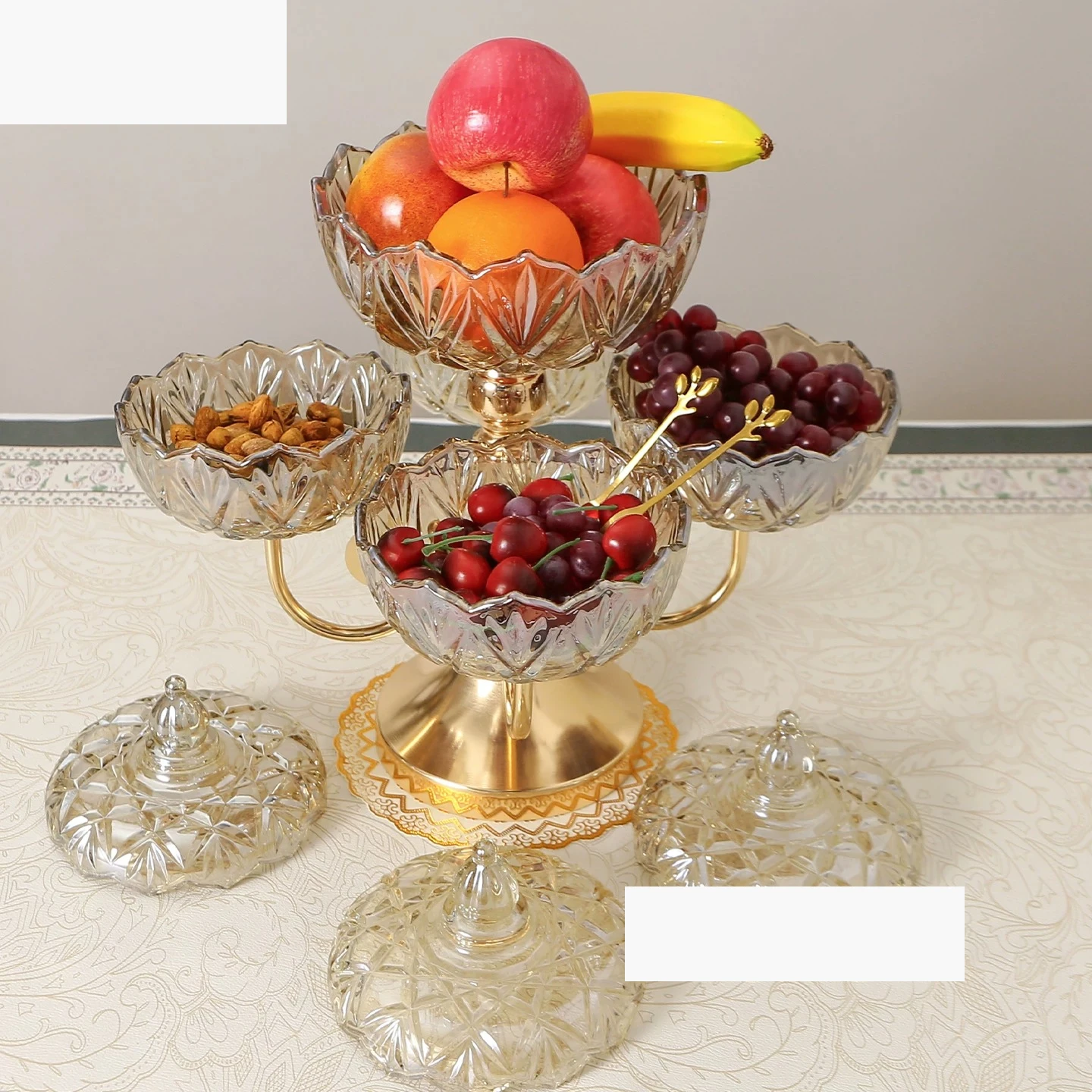 Light multi-layer glass rotating fruit plate with lid, high-end European living room coffee table desktop grid snack cand
Light multi-layer glass rotating fruit plate with lid, high-end European living room coffee table desktop grid snack cand