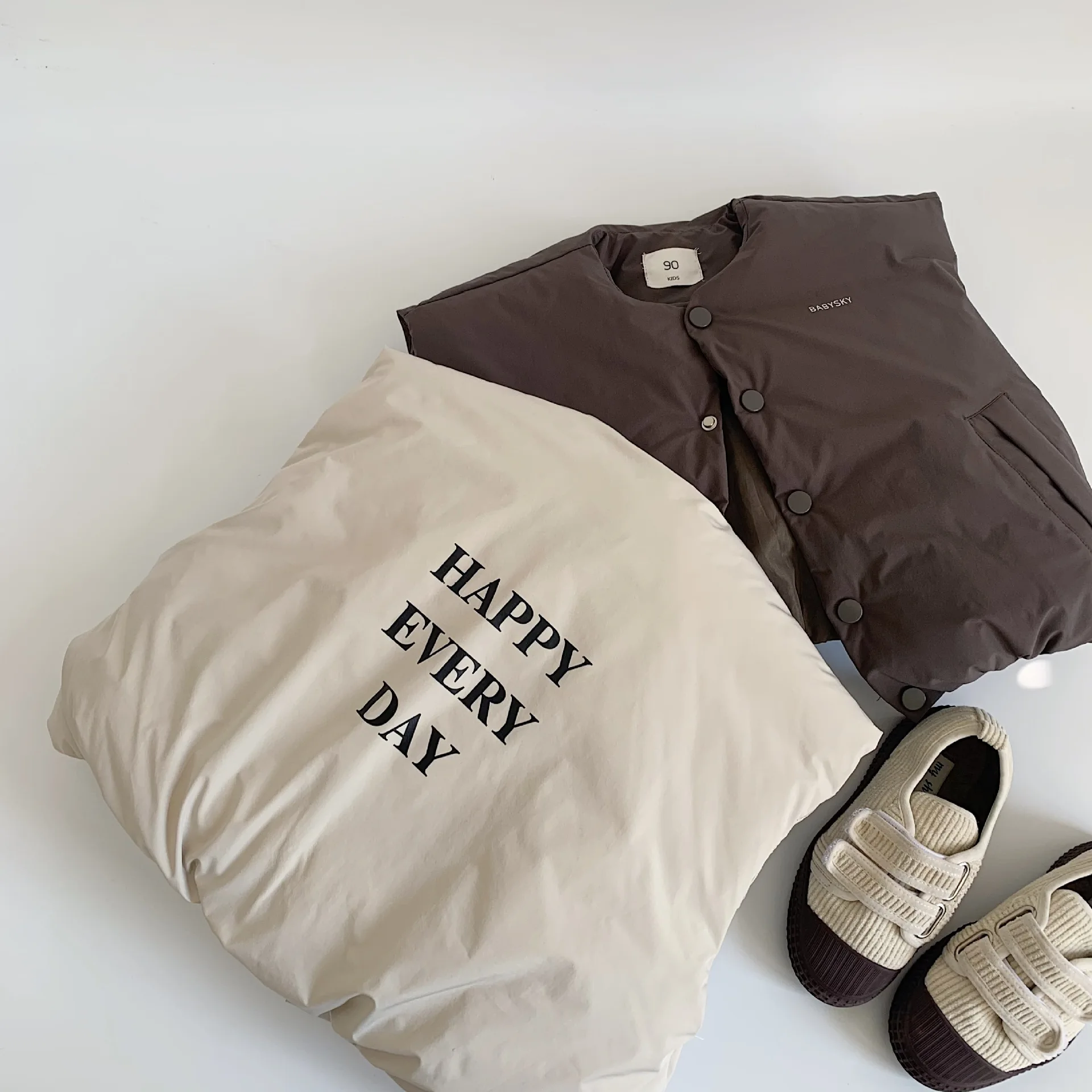 Children 3-8Y Boys Vest 2025 Winter Thermal Warm Letter Printed Toddler Kids Waistcoats Korean Casual Thick Teenager Boys Vest
Children 3-8Y Boys Vest 2025 Winter Thermal Warm Letter Printed Toddler Kids Waistcoats Korean Casual Thick Teenager Boys Vest