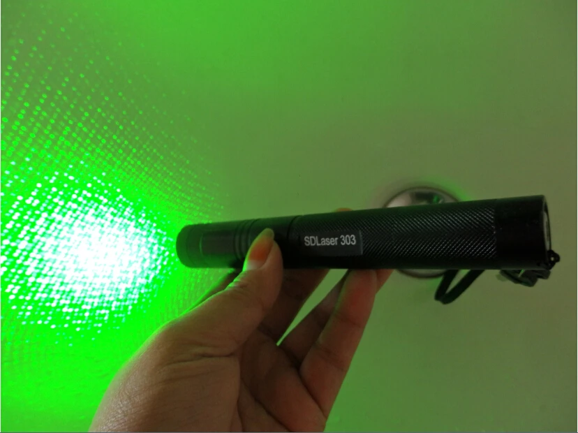 high powerful Laser Pointer green 532nm Sight Teaching Tool Pet Automatic Cat Toys Laser Focus Adjustable Lazer Pen Flashlight
high powerful Laser Pointer green 532nm Sight Teaching Tool Pet Automatic Cat Toys Laser Focus Adjustable Lazer Pen Flashlight