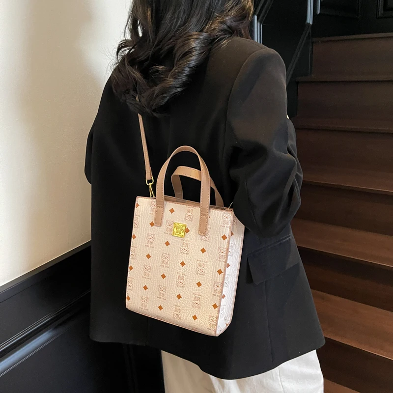 Elegant Leather Women's Messenger Bag Designer Crossbody Shoulder Handbag Ladies Classic Tote Purse
Elegant Leather Women's Messenger Bag Designer Crossbody Shoulder Handbag Ladies Classic Tote Purse