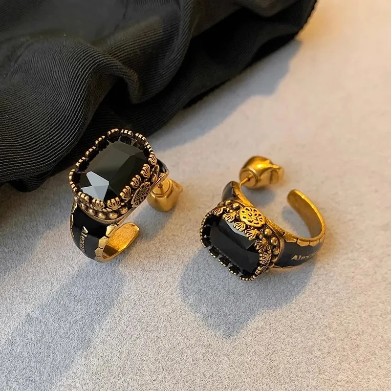 YISON Vintage Exaggerated Dark Agate Enamel Drip Glazed Earrings for Women Luxury Fashionable Skull Ear Stud Jewelry Gift
YISON Vintage Exaggerated Dark Agate Enamel Drip Glazed Earrings for Women Luxury Fashionable Skull Ear Stud Jewelry Gift