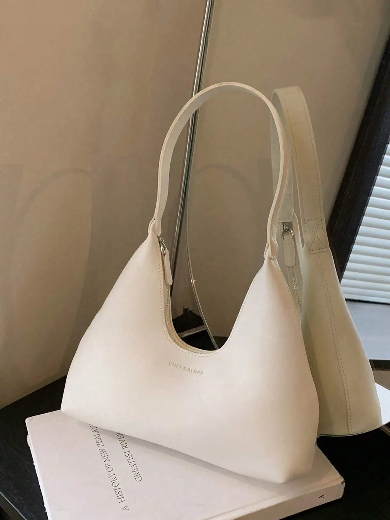 Minimalist Crescent-Shaped Underarm Bag, Soft Leather Shoulder Crossbody Handbag for Women
Minimalist Crescent-Shaped Underarm Bag, Soft Leather Shoulder Crossbody Handbag for Women