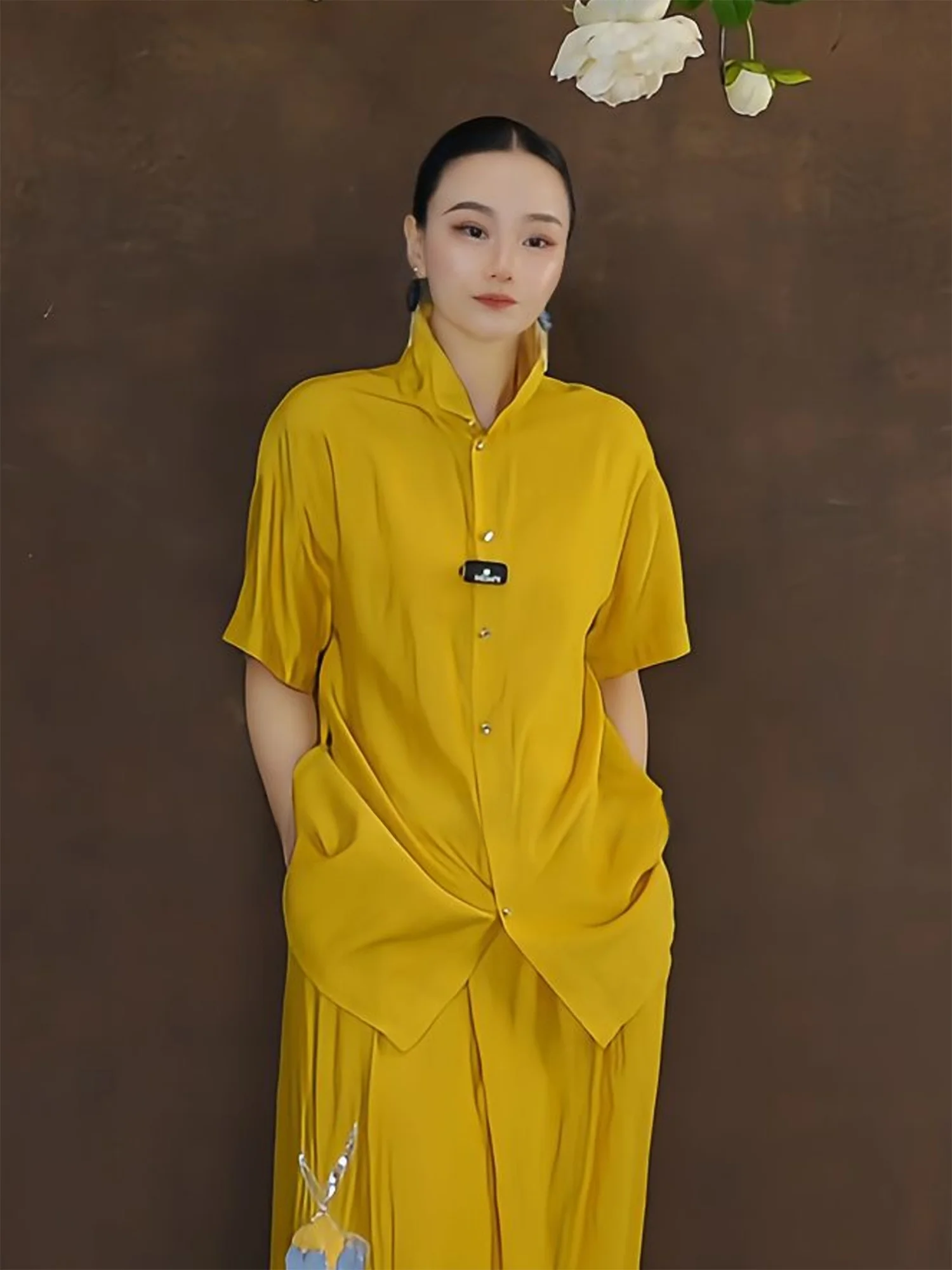 Loose Women's Short Sleeve T-Shirt Stand Collar Single Wear Shirt Beautiful Commuting Outfit Lazy Style Spring 2026 Fashion
Loose Women's Short Sleeve T-Shirt Stand Collar Single Wear Shirt Beautiful Commuting Outfit Lazy Style Spring 2026 Fashion