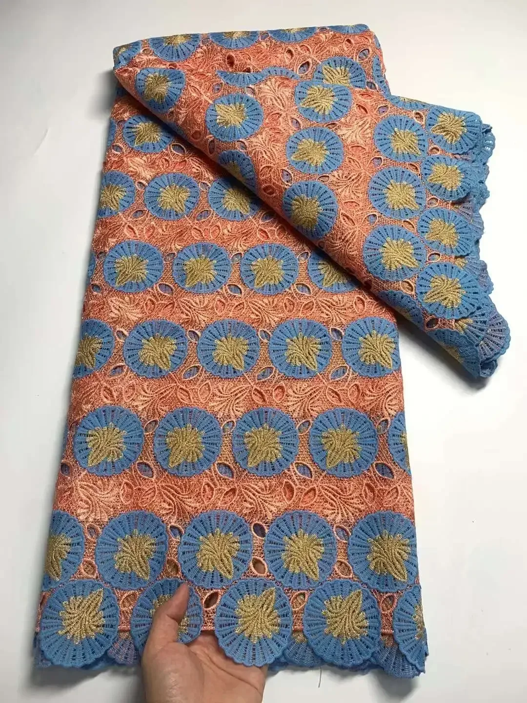 100% Cotton Cord Nigerian Popular African Eembroidery Guipure Multicolor Milk Silk Water-soluble Fashion Design Lace Fabric
100% Cotton Cord Nigerian Popular African Eembroidery Guipure Multicolor Milk Silk Water-soluble Fashion Design Lace Fabric