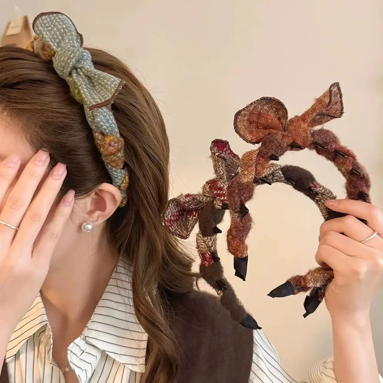 Retro bow headband women's high-end fashion headband daily external wear pressure hair clip
Retro bow headband women's high-end fashion headband daily external wear pressure hair clip