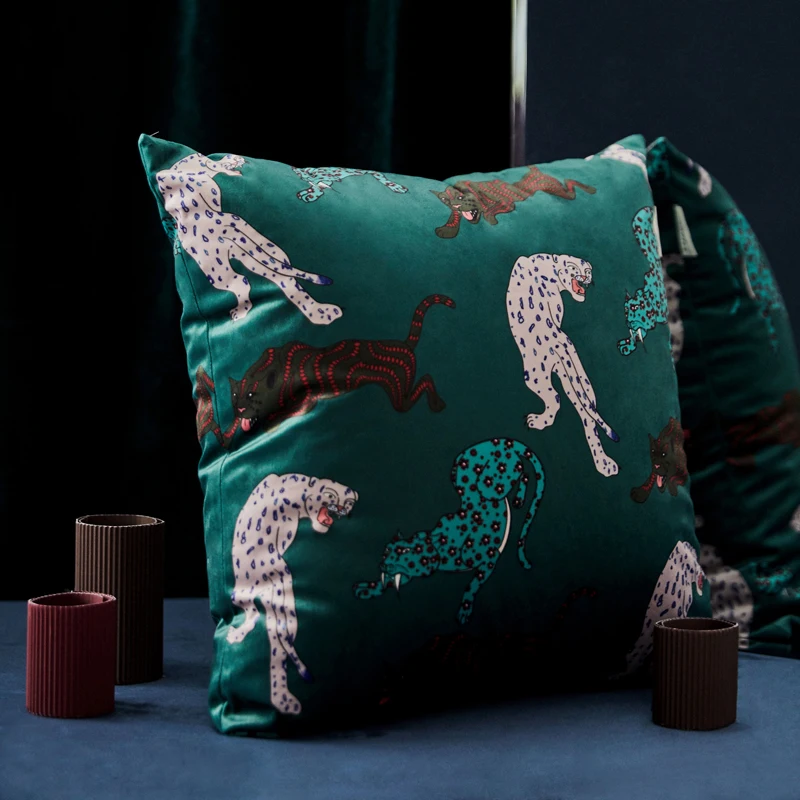 Retro Leopard Pillows Green Velvet Cushion Cover Blue Decorative Pillow Cover For Sofa 45x45 Warm Living Room Home Decoration
Retro Leopard Pillows Green Velvet Cushion Cover Blue Decorative Pillow Cover For Sofa 45x45 Warm Living Room Home Decoration