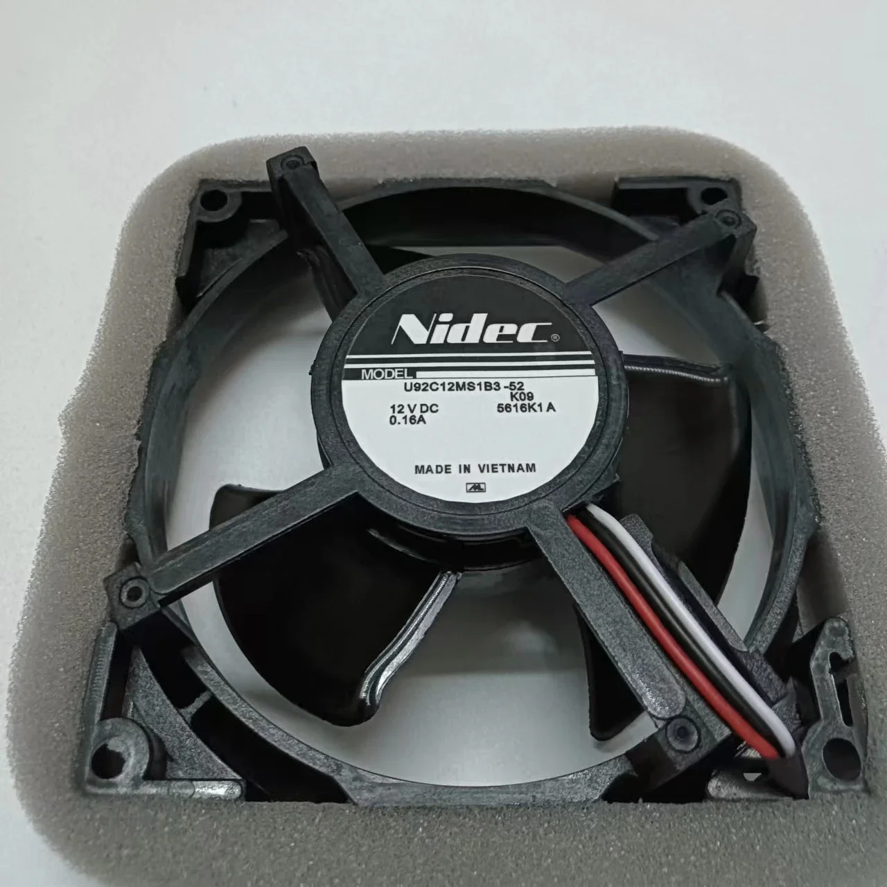 Suitable for NIDEC refrigerator refrigeration fan 12V 0.16A DA81-06013A U92C12MS1B3-52
Suitable for NIDEC refrigerator refrigeration fan 12V 0.16A DA81-06013A U92C12MS1B3-52