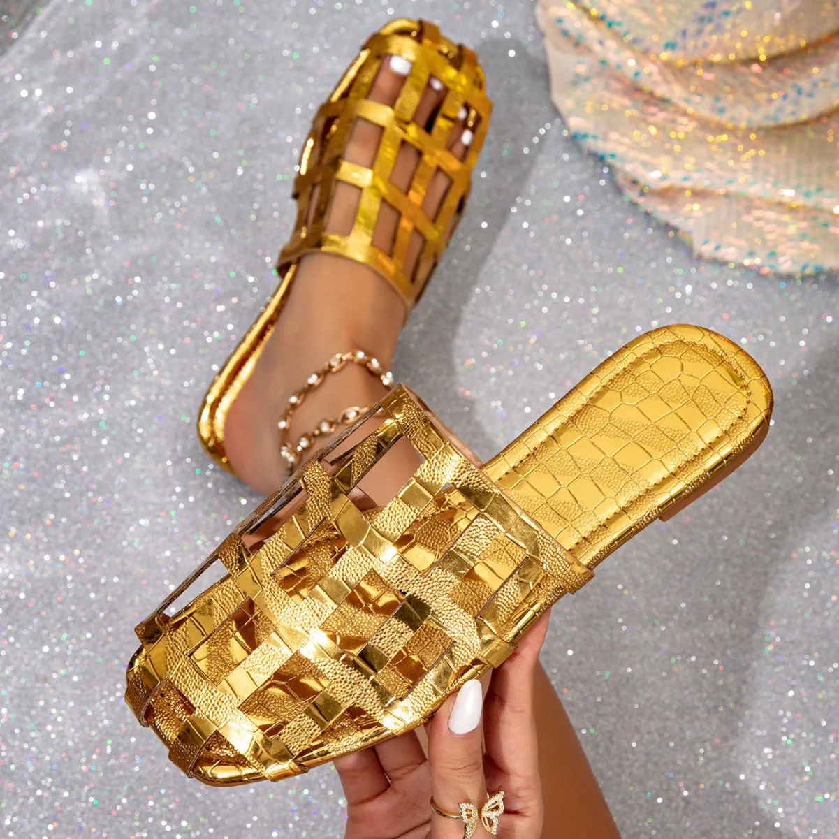 Женские тапочки на плоской подошве, полутапочки, женские мюли с квадратным носком, повседневные сандалии для отдыха, модная обувь для внешней торговли
Женские тапочки на плоской подошве, полутапочки, женские мюли с квадратным носком, повседневные сандалии для отдыха, модная обувь для внешней торговли