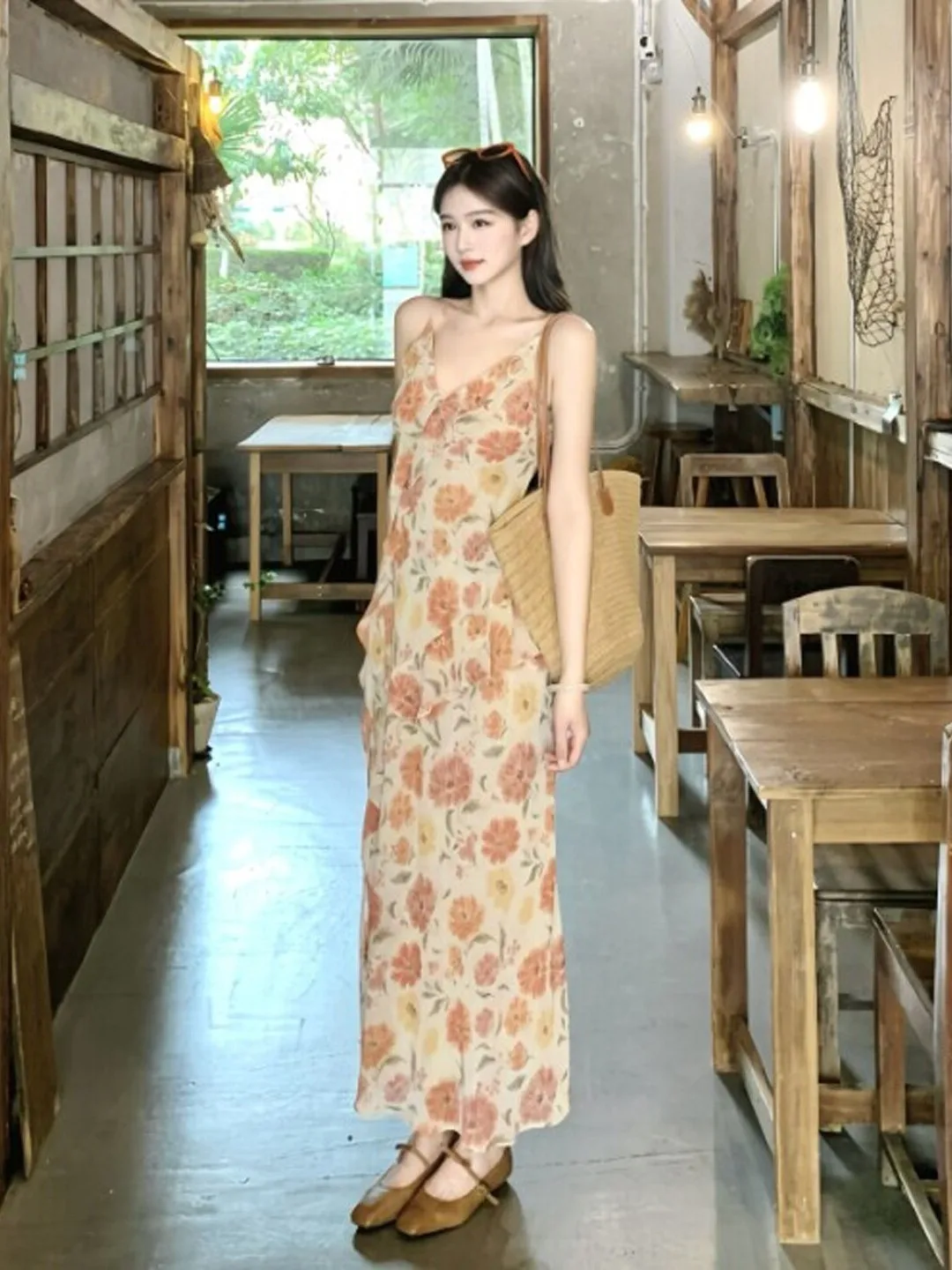 Retro Unique Beautiful V-Neck Print Strap Dress Beach Photoshoot Absolutely Beautiful Long Summer Dress Cotton Gentle Style
Retro Unique Beautiful V-Neck Print Strap Dress Beach Photoshoot Absolutely Beautiful Long Summer Dress Cotton Gentle Style