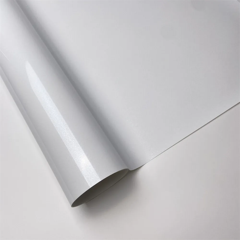 Самоклеящаяся блестящая белая виниловая пленка с блестящим бриллиантом, виниловая фольга с каналами выпуска воздуха
Самоклеящаяся блестящая белая виниловая пленка с блестящим бриллиантом, виниловая фольга с каналами выпуска воздуха