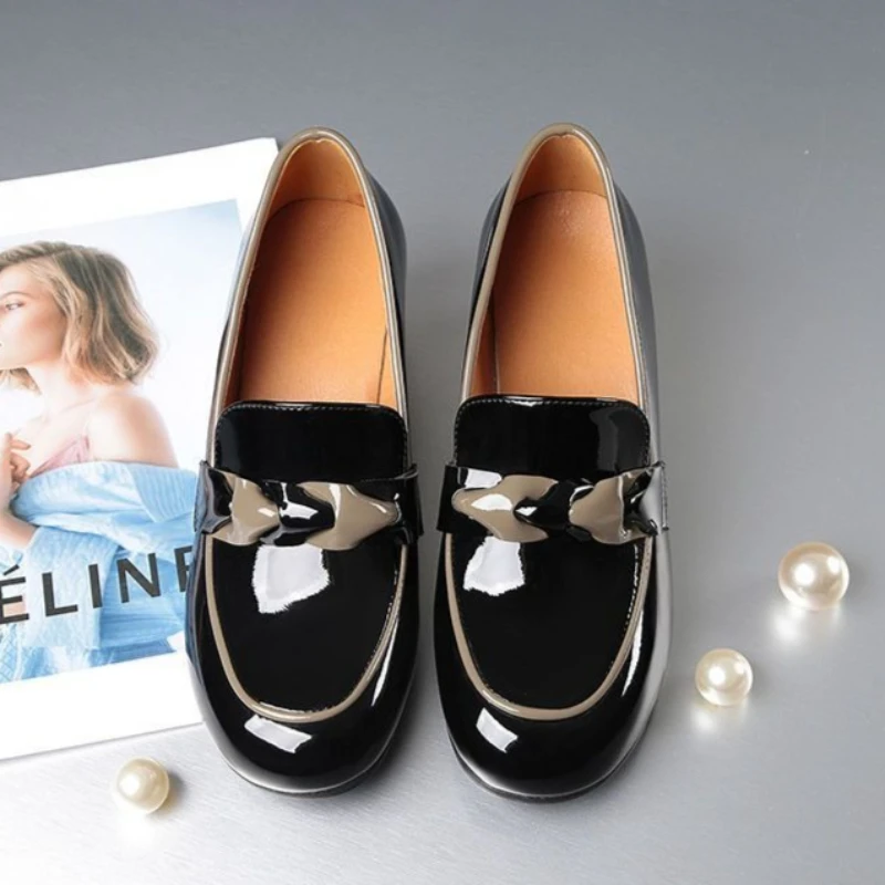 2026 Latest Women's Fashion White Leather Slip-On Shoes with Chunky Mid Heel for Soft Comfortable Wear
2026 Latest Women's Fashion White Leather Slip-On Shoes with Chunky Mid Heel for Soft Comfortable Wear