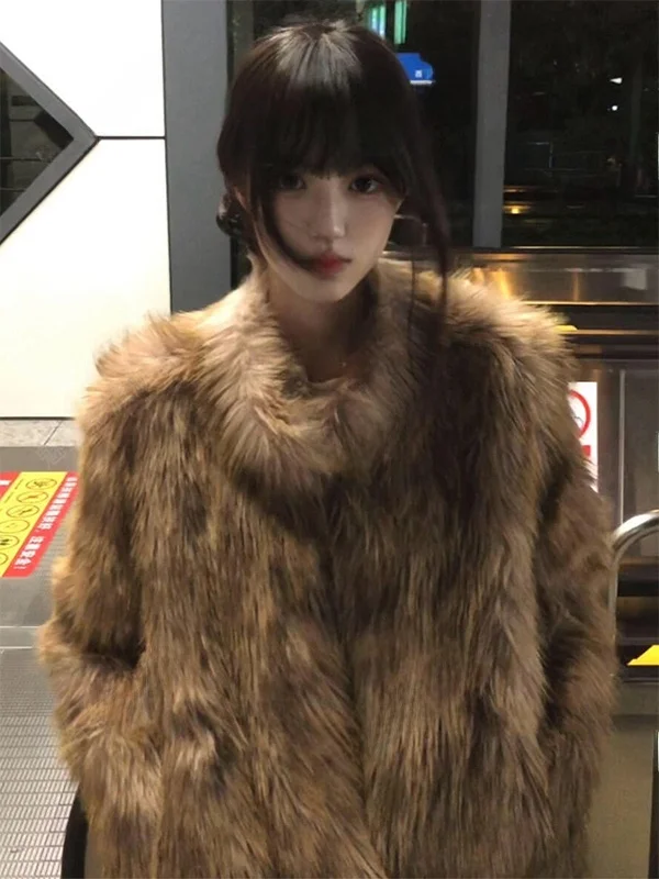 American Style Premium Fur Coat Women's Short Thick Warm Brown Fur Jacket Commute Style Loose Fit Long Sleeve Stand Collar
American Style Premium Fur Coat Women's Short Thick Warm Brown Fur Jacket Commute Style Loose Fit Long Sleeve Stand Collar