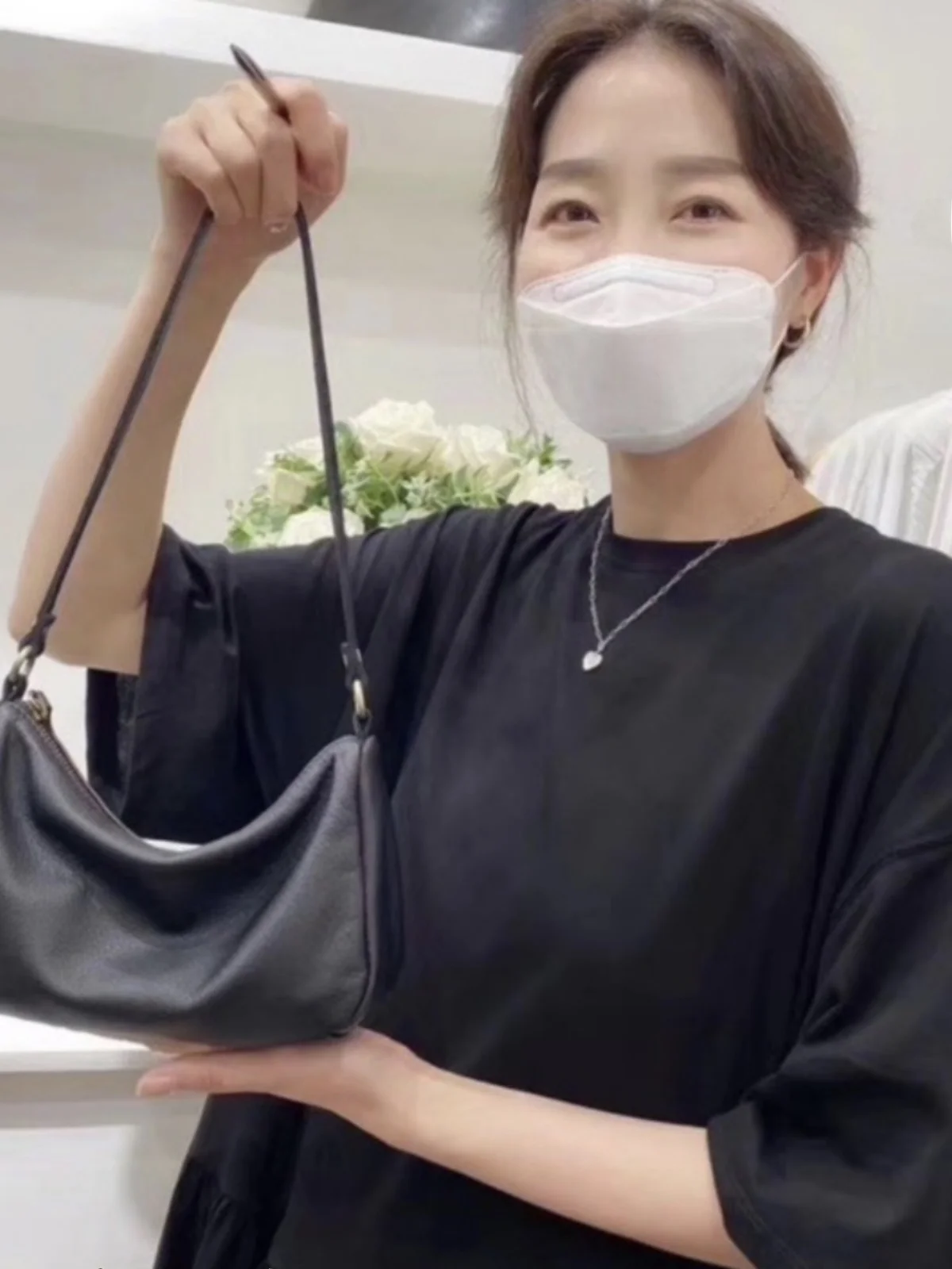 Color Blo Casual Ele Victoria Lady Handbag Versatile Underarm Bag for Ladies Zipper Closure Handbag oulder Bag
Color Blo Casual Ele Victoria Lady Handbag Versatile Underarm Bag for Ladies Zipper Closure Handbag oulder Bag