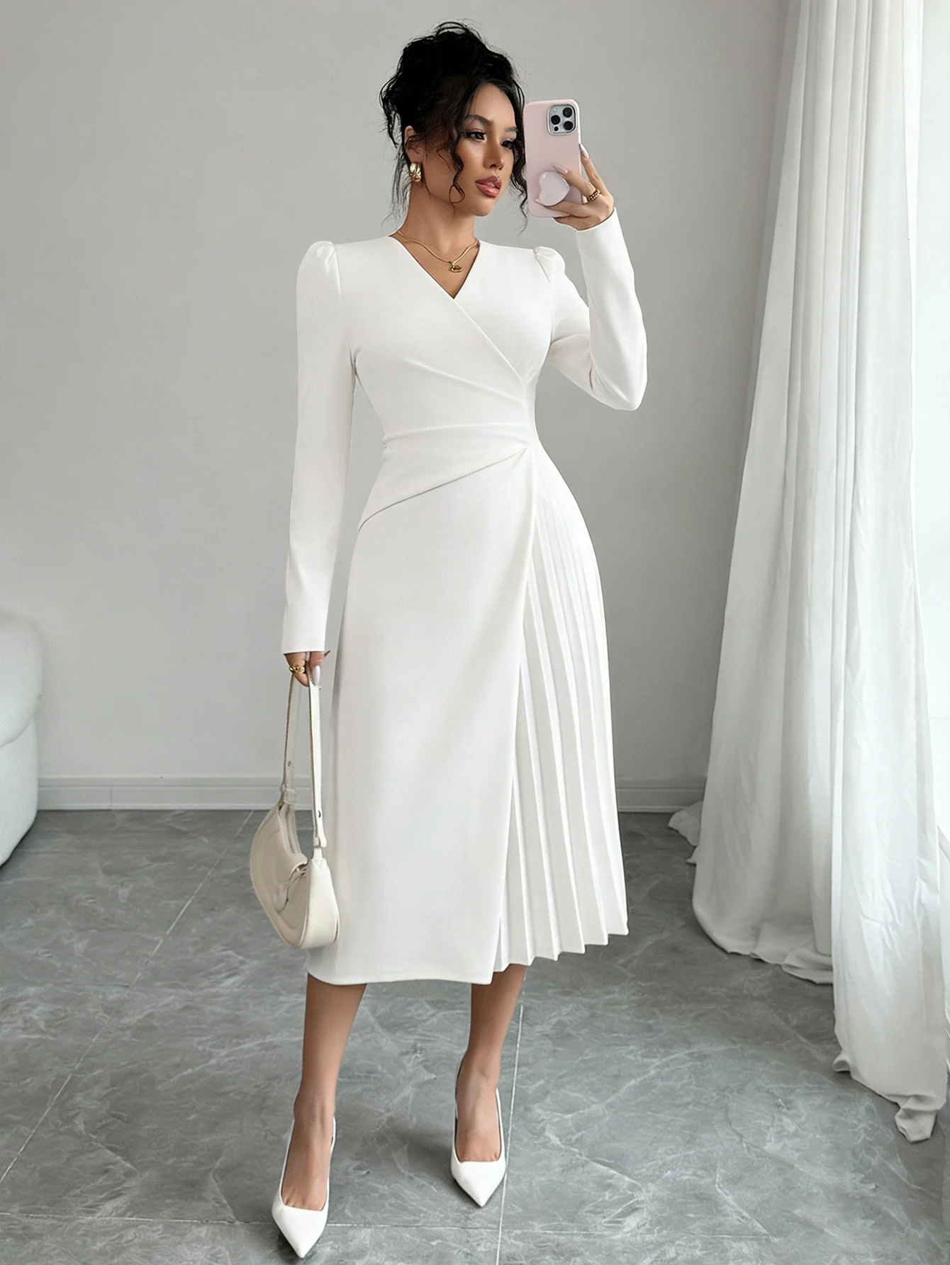 Ladies' spring and autumn business suit, waist-cinching, V-neck, elegant, slimming, pleated, long-sleeved dress for commuting.
Ladies' spring and autumn business suit, waist-cinching, V-neck, elegant, slimming, pleated, long-sleeved dress for commuting.