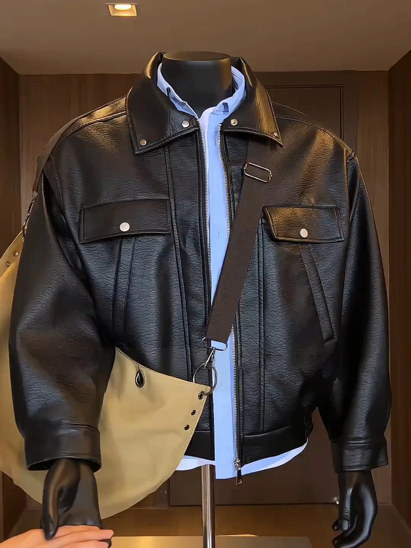Black Washed Leather Jacket Men's Short Style Baseball Coat Vintage American Retro Flip Collar Jacket Youth Popular Daily Wear
Black Washed Leather Jacket Men's Short Style Baseball Coat Vintage American Retro Flip Collar Jacket Youth Popular Daily Wear