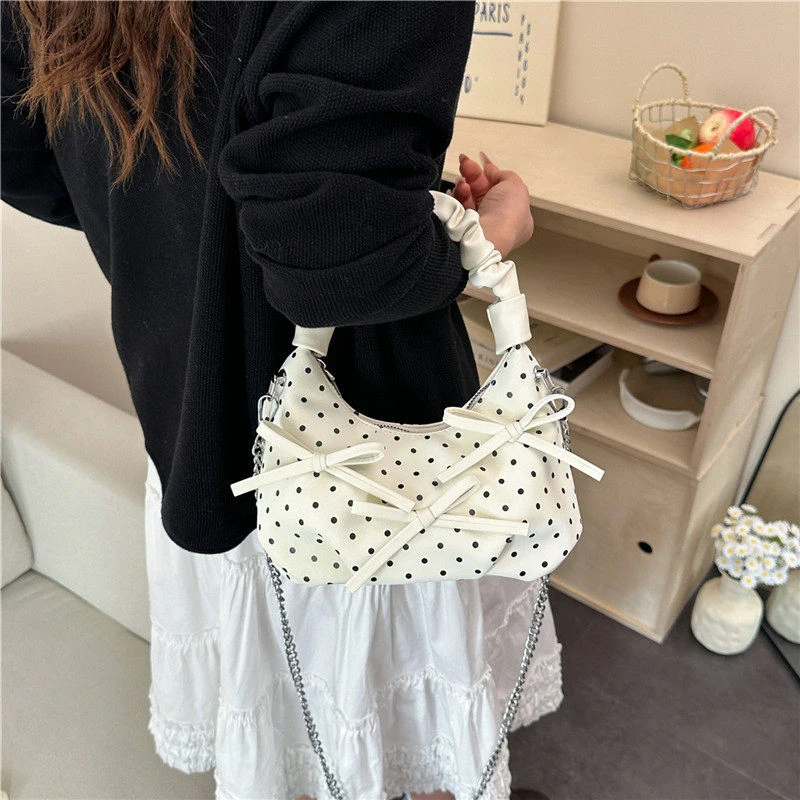 Korean-style niche pleated design handbag, fashionable and cute polka dot bow shoulder bag, high-appearance backpack for girls
Korean-style niche pleated design handbag, fashionable and cute polka dot bow shoulder bag, high-appearance backpack for girls