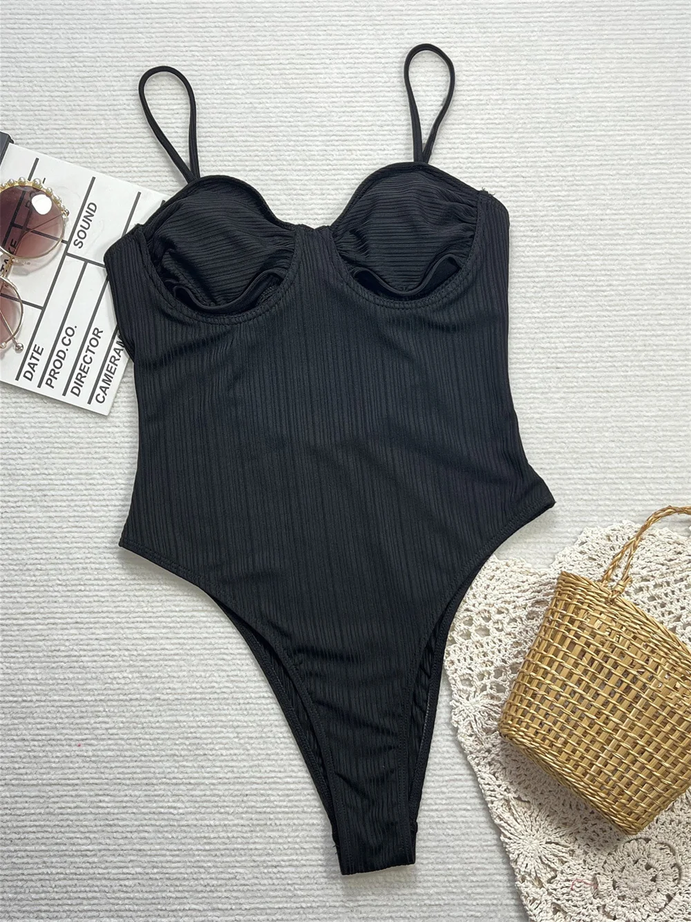 Сексуальное бикини на косточках, черный купальник Y2K с высокими штанинами, купальник с открытой спиной и пуш-ап, женский пляжный наряд, боди
Сексуальное бикини на косточках, черный купальник Y2K с высокими штанинами, купальник с открытой спиной и пуш-ап, женский пляжный наряд, боди