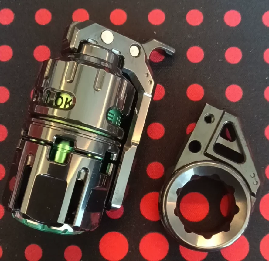 Used EDC DJG Big Brother Destroyer Zirconium Titanium spinner Fingertip gyroscope Decompression toys
Used EDC DJG Big Brother Destroyer Zirconium Titanium spinner Fingertip gyroscope Decompression toys