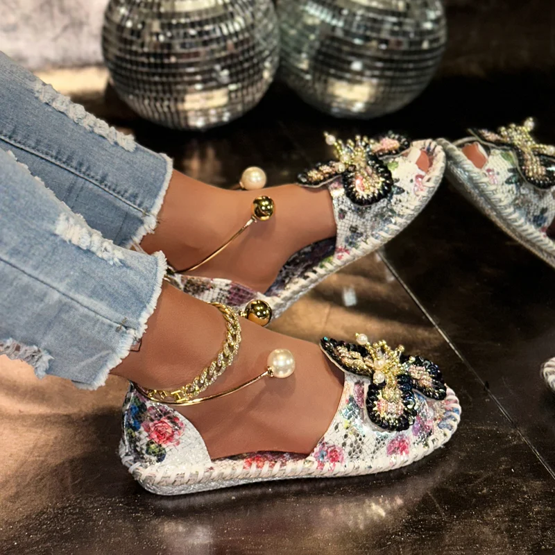 Женские роскошные сандалии на платформе, мюли, повседневные сандалии без каблука, тапочки с жемчугом и кристаллами, весенне-осенняя обувь для активного отдыха и спорта
Женские роскошные сандалии на платформе, мюли, повседневные сандалии без каблука, тапочки с жемчугом и кристаллами, весенне-осенняя обувь для активного отдыха и спорта