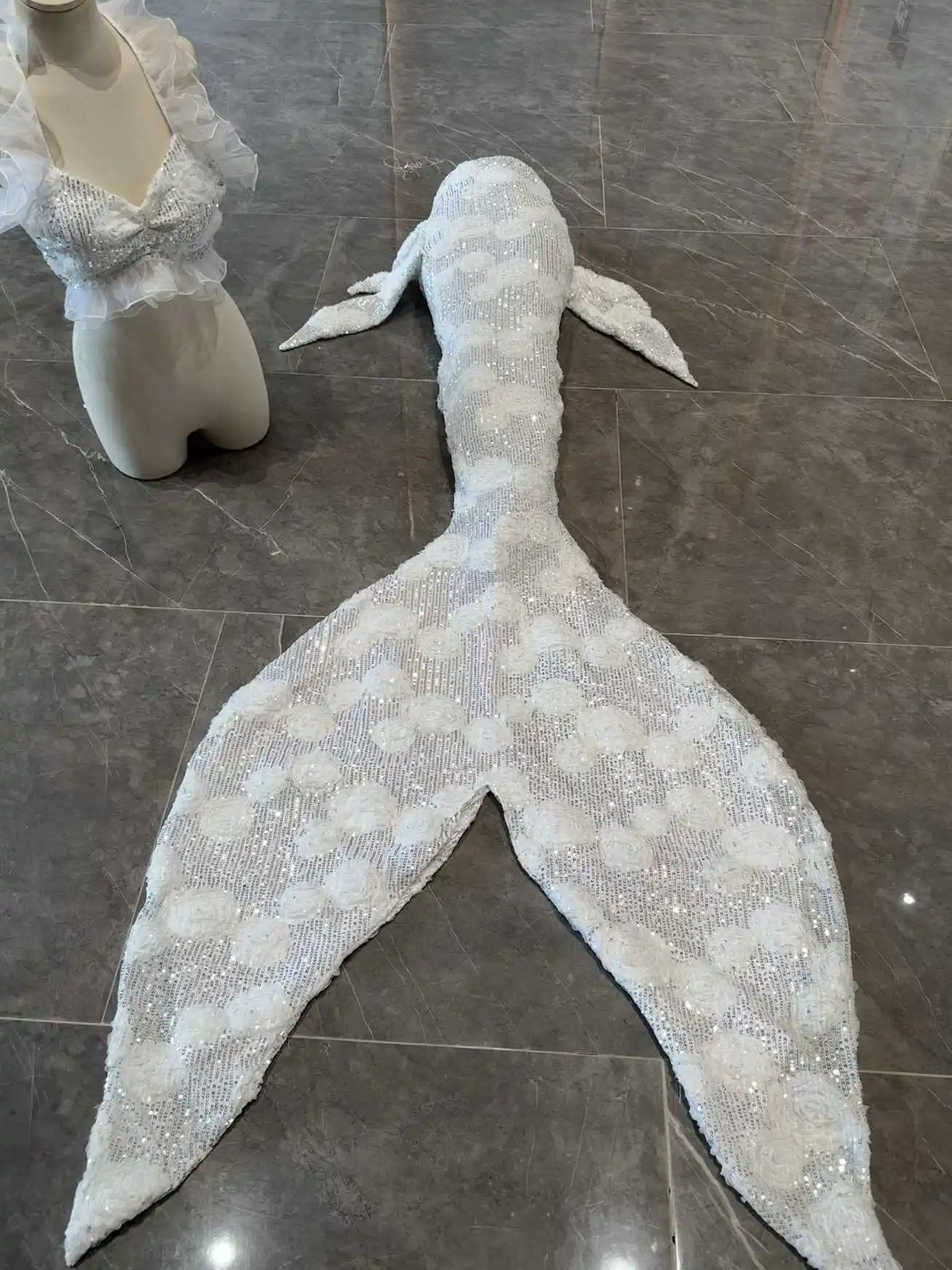 Yun'er Rose Glitter Adult Mermaid Tail Fish Skin Customized Aquarium Shooting Mermaid Performance Dress Swimsuit
Yun'er Rose Glitter Adult Mermaid Tail Fish Skin Customized Aquarium Shooting Mermaid Performance Dress Swimsuit