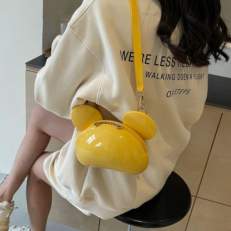 Модная повседневная уникальная маленькая сумка с японским мультяшным дизайном. Милая женская сумка на одно плечо с глянцевой отделкой.
Модная повседневная уникальная маленькая сумка с японским мультяшным дизайном. Милая женская сумка на одно плечо с глянцевой отделкой.