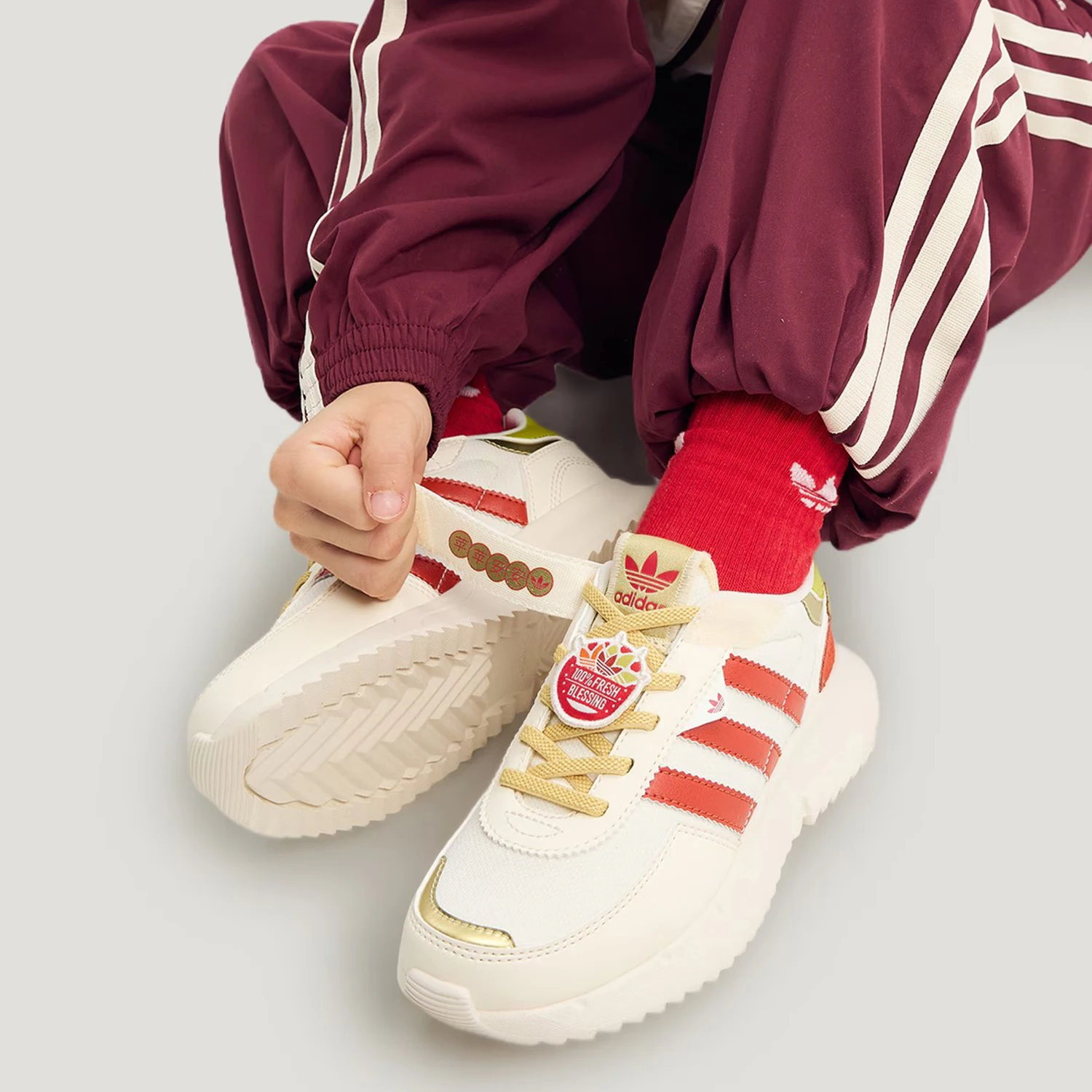 Adidas Authentic Three Leaves Kids Velcro Fashion Wear-Resistant Casual Shoes KI9887
Adidas Authentic Three Leaves Kids Velcro Fashion Wear-Resistant Casual Shoes KI9887