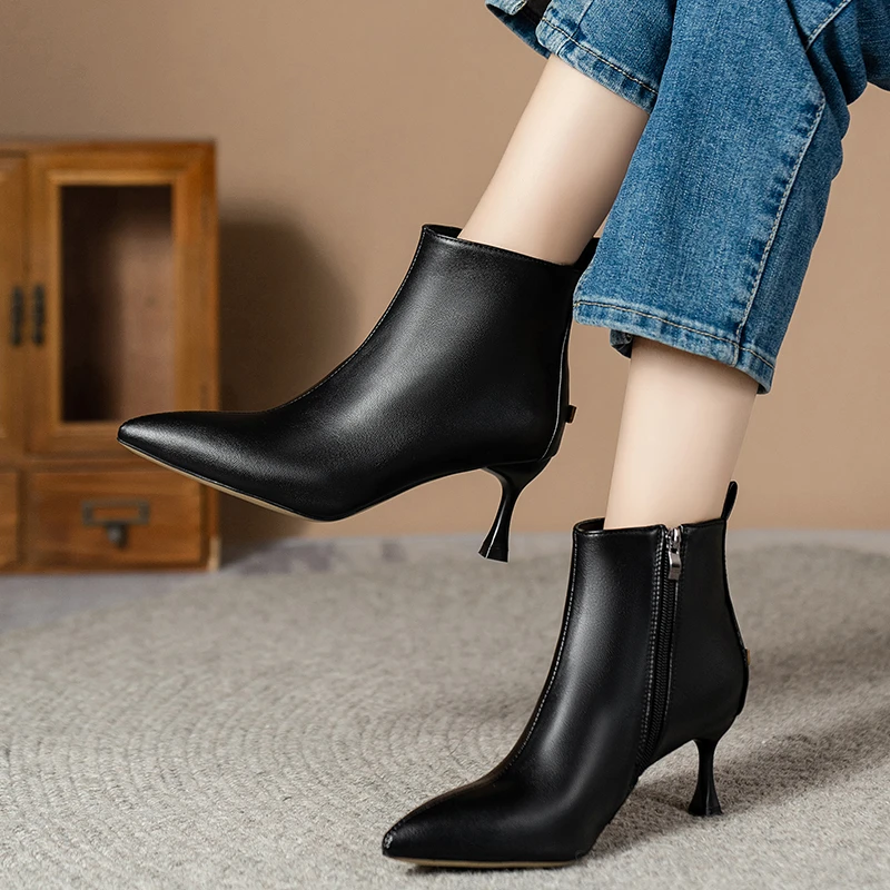 Brand Designer 2024 Autumn New Simple Solid Color Sexy Pointed Stiletto Heels Women's Fashion Zipper Casual Comfortable Boots
Brand Designer 2024 Autumn New Simple Solid Color Sexy Pointed Stiletto Heels Women's Fashion Zipper Casual Comfortable Boots