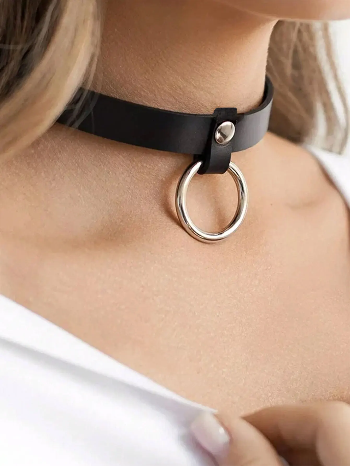 Women PU Leather Neck Ring Gothic Collocation Lingerie Collar Harness Erotic Leather Neck Harness Wear Female Neck Accessories
Women PU Leather Neck Ring Gothic Collocation Lingerie Collar Harness Erotic Leather Neck Harness Wear Female Neck Accessories